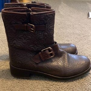 Size 9, dark brown leather Tory Burch boots in great condition.